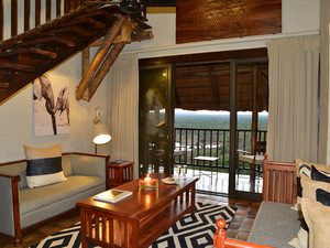 ©Victoria Falls Safari Suites, Simbabwe; Kalahari - Afrika Spezial Safaris, Dresden